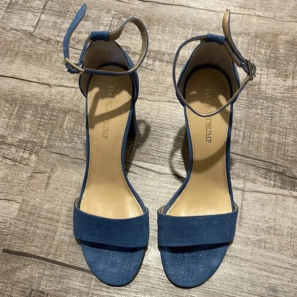 Ivanka Trump - Klover Sandals - Blue Chambray Suede Block Heel - Size 9M - GUC!! - Picture 3 of 9